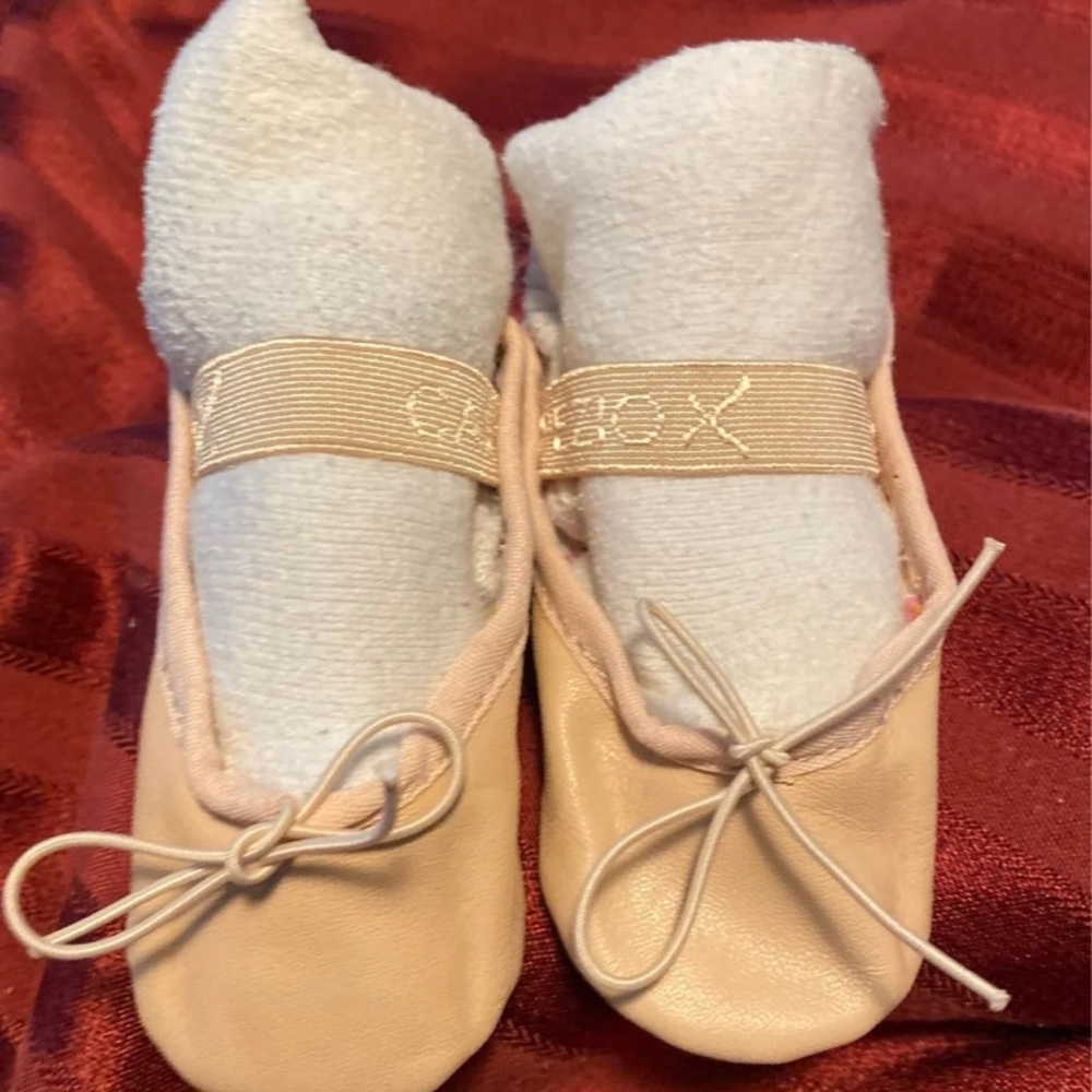 Toddler pink ballet shoes never worn